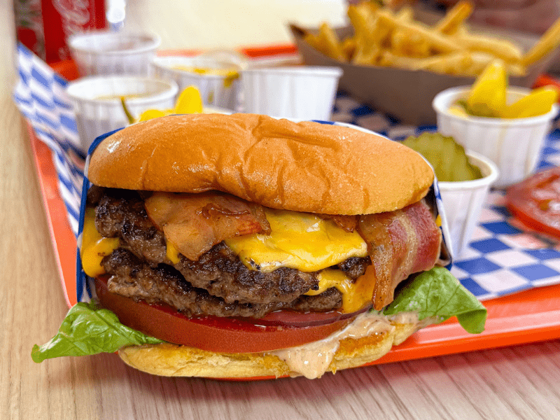The Joy of Finding Spectacular Southern California Style Burgers in Guadalajara ~ Eureka Burgers