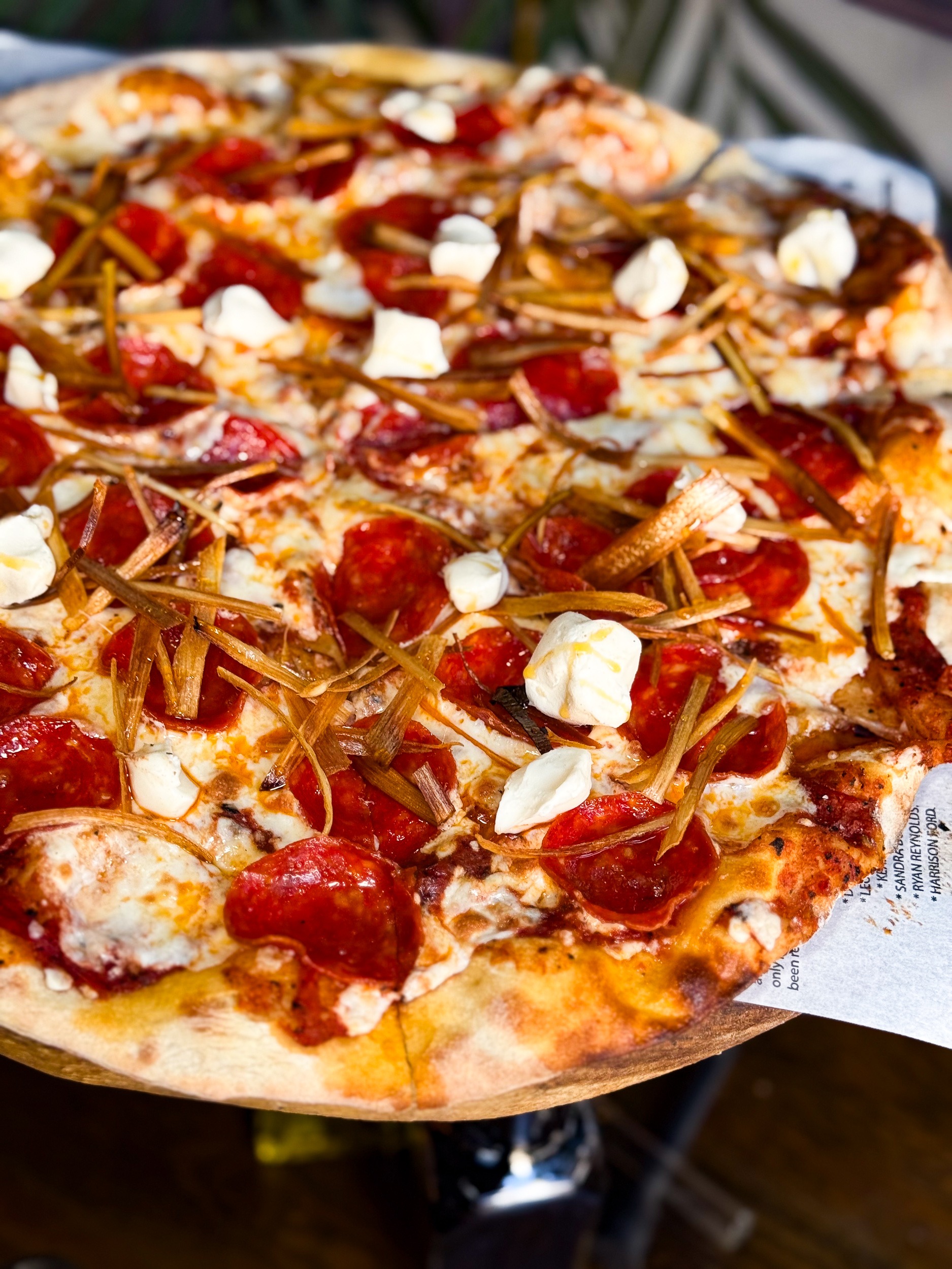 Whiskey Pepperoni Pizza Pesto & Tomate Pizzeria