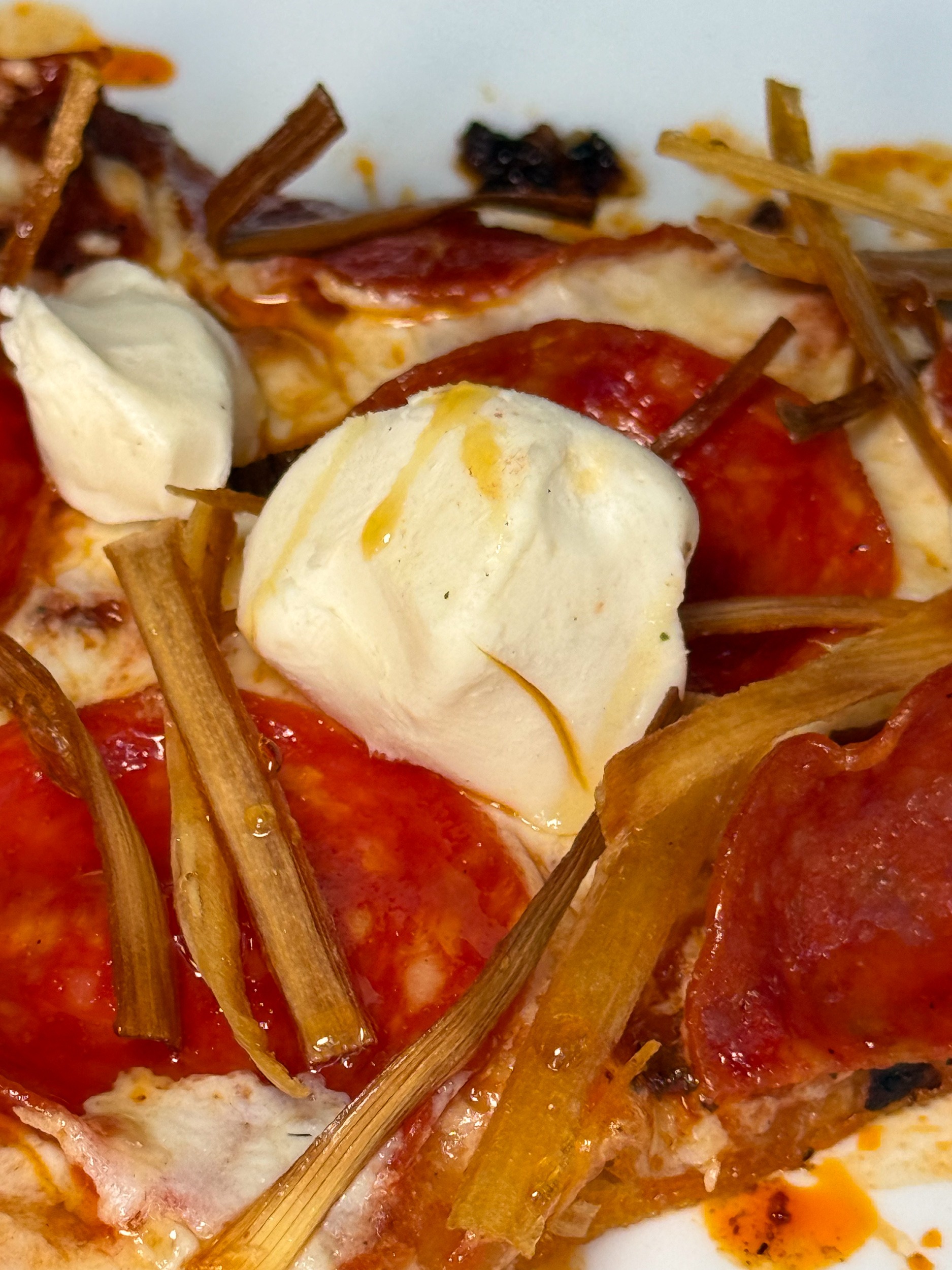 Whiskey Pepperoni Pizza Pesto & Tomate Pizzeria