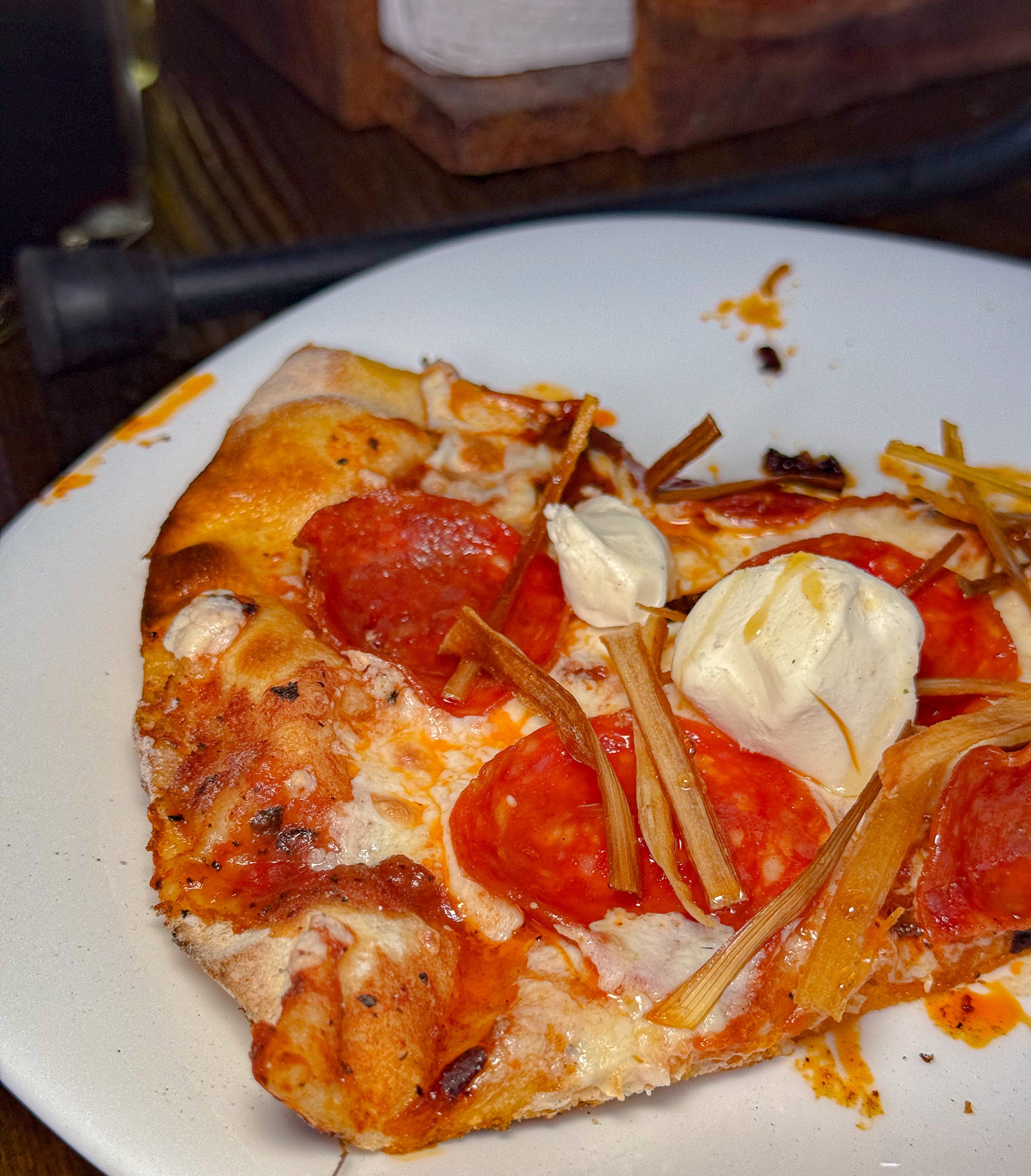 Whiskey Pepperoni Pizza Pesto & Tomate Pizzeria