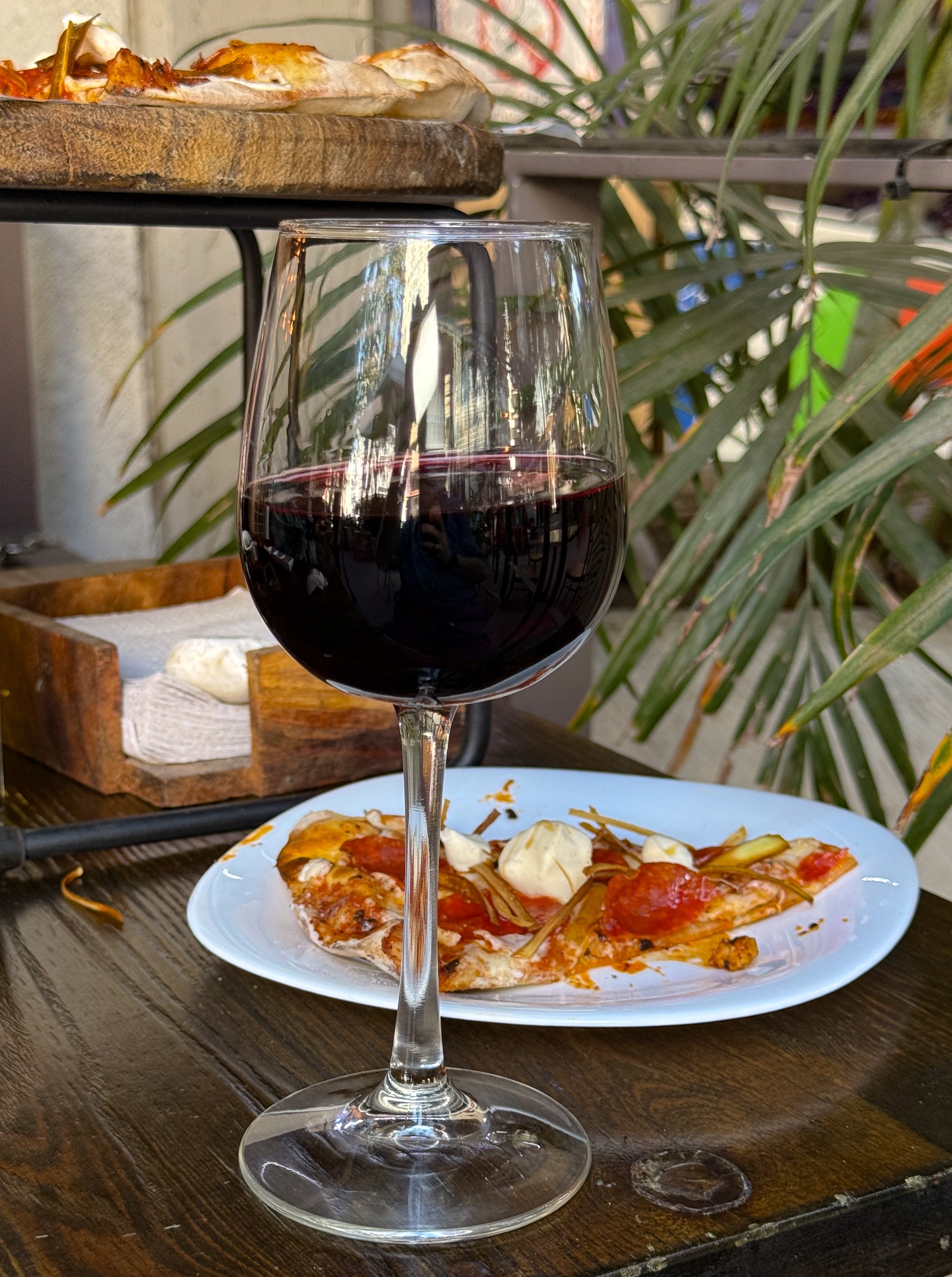 Wine Pesto & Tomate Pizzeria