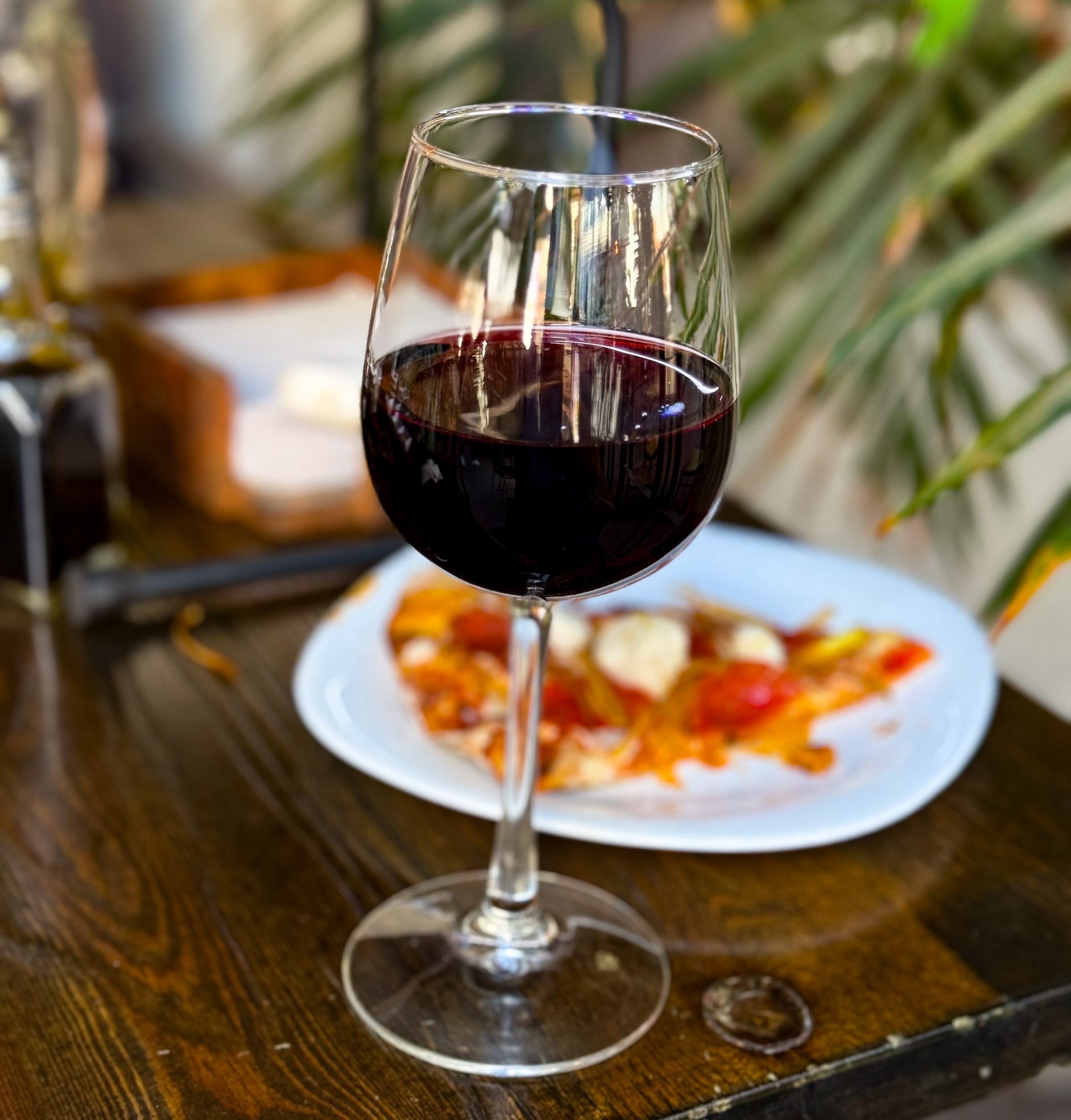 Wine Pesto & Tomate Pizzeria