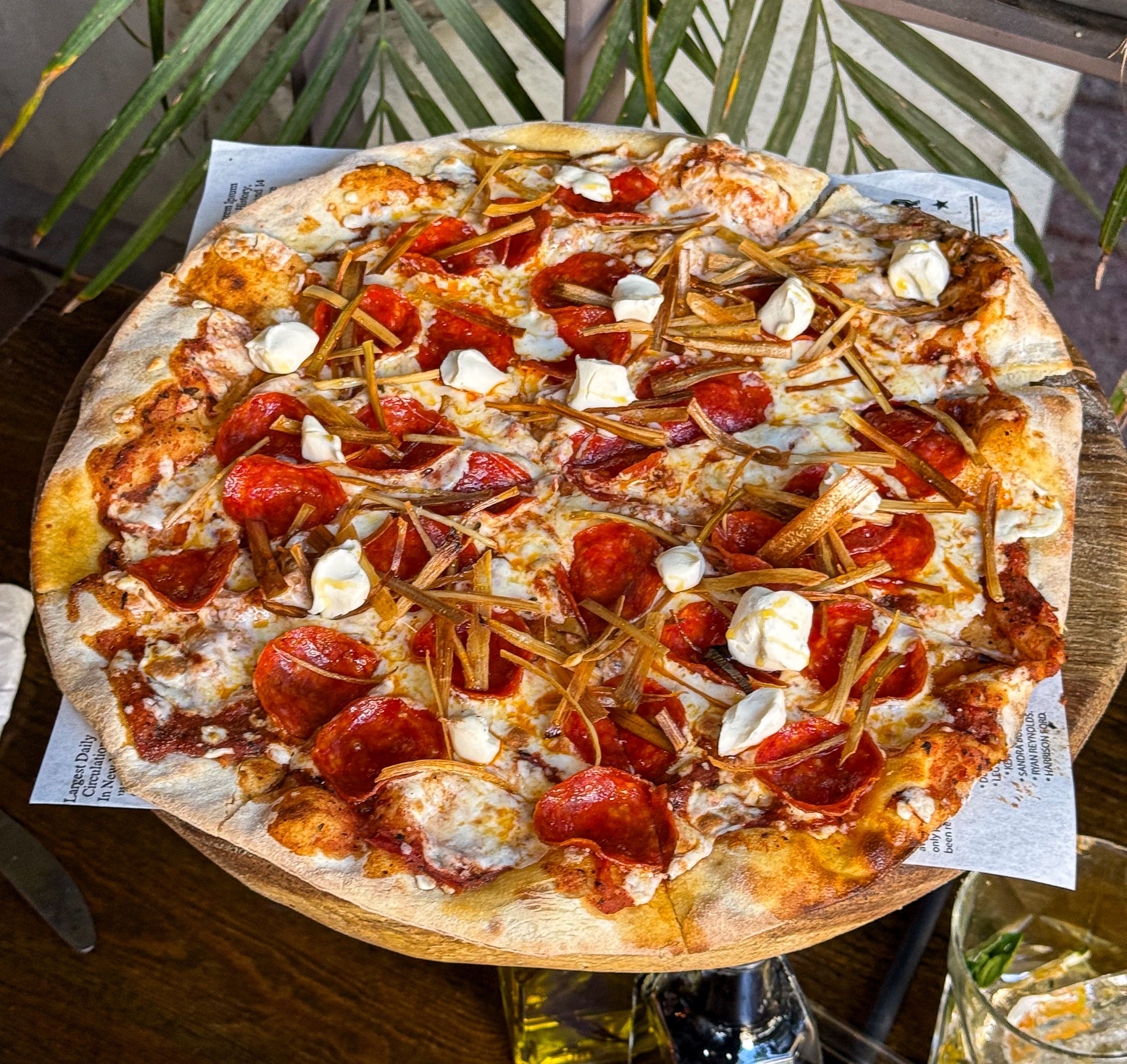 Whiskey Pepperoni Pizza Pesto & Tomate Pizzeria