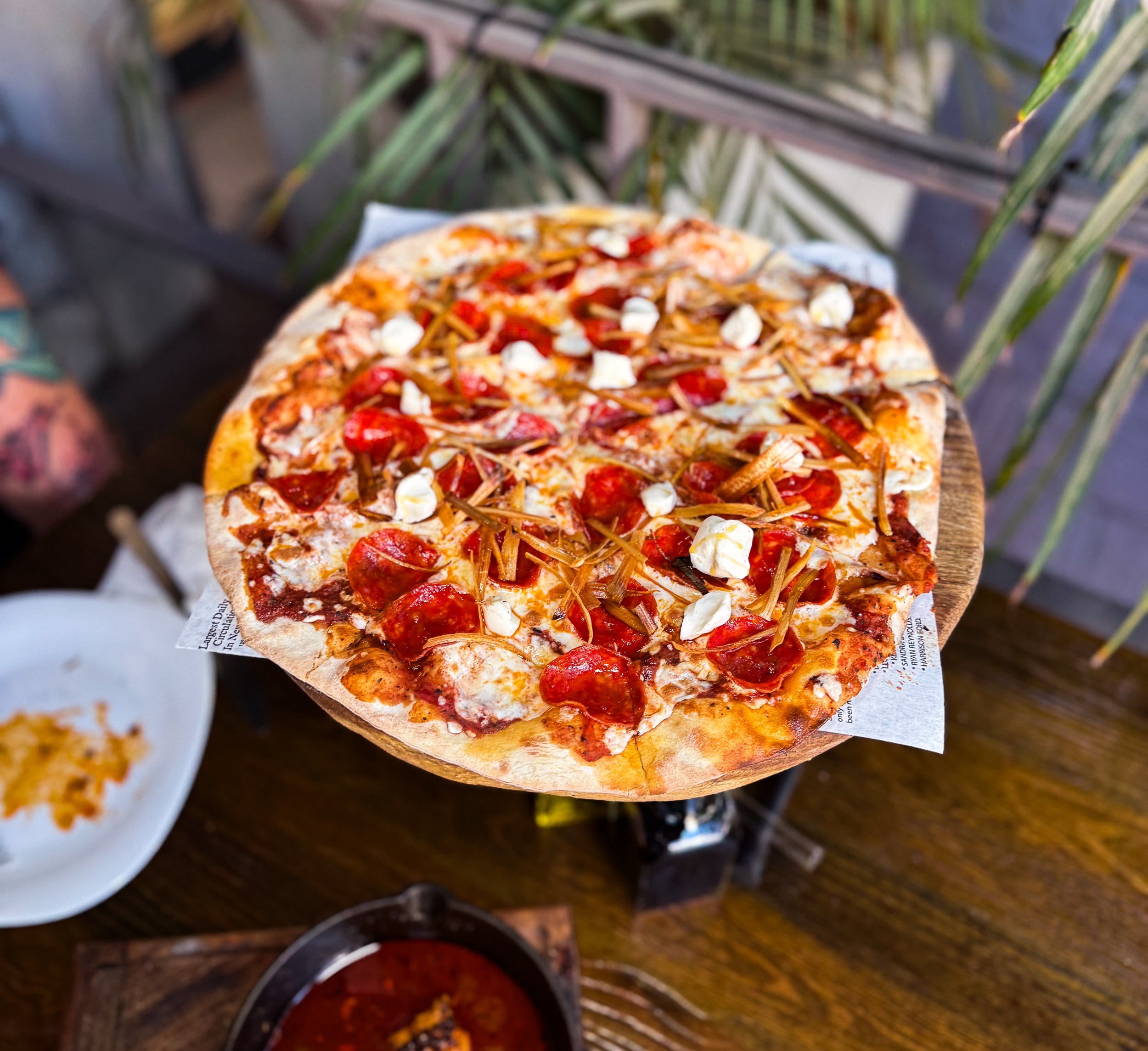 Whiskey Pepperoni Pizza Pesto & Tomate Pizzeria