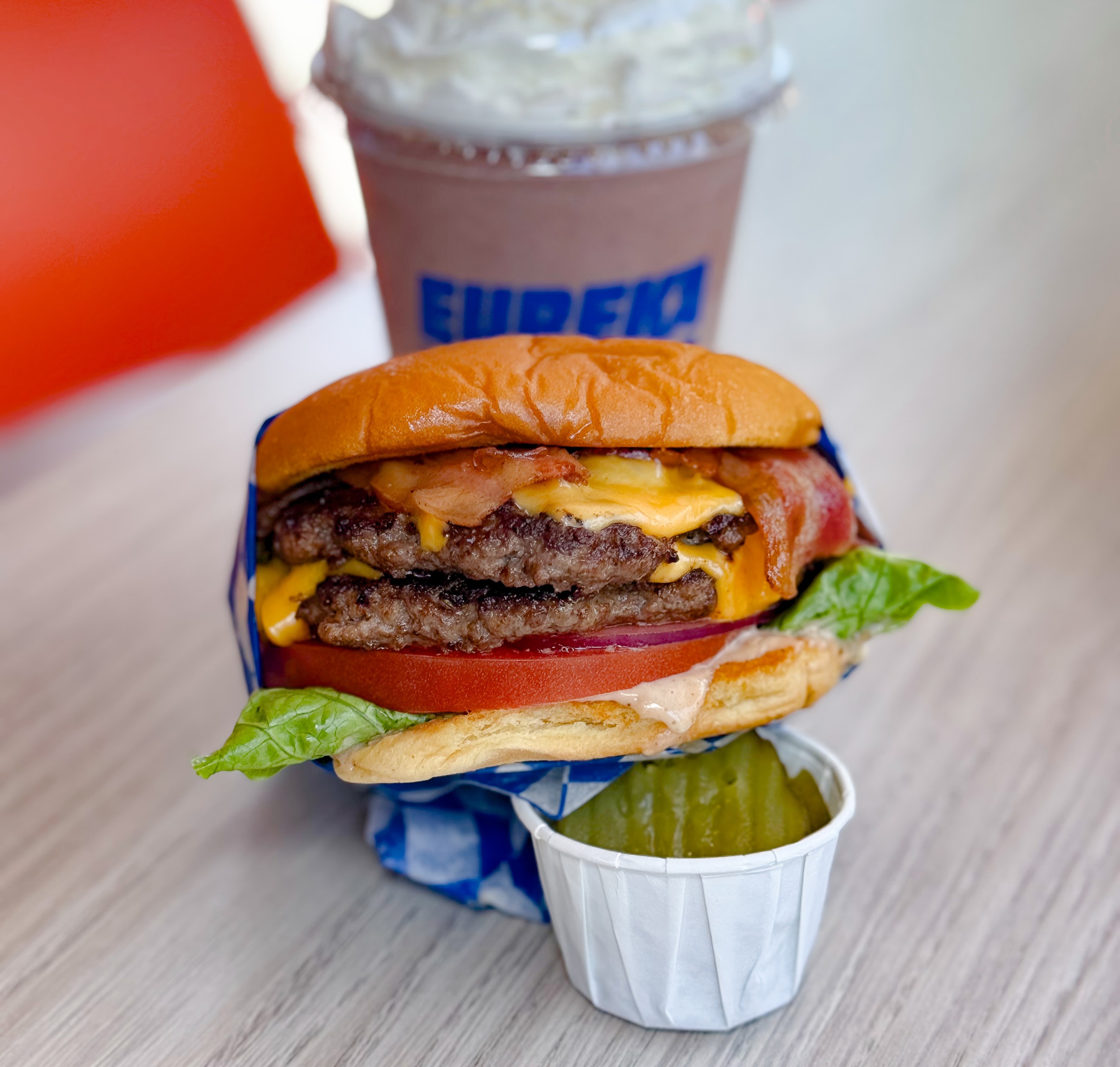 Cheeseburger Guadalajara Eureka Burgers